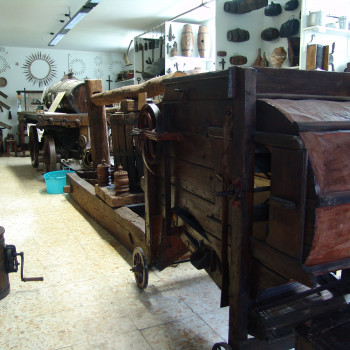 Attrezzi vari di vita contadina